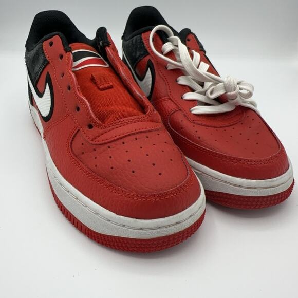 Nike Men\'s Air Force 1 \'07 Low LV8 1 Mystic Red Black  AO2439-600 MISSING LACE main image 5